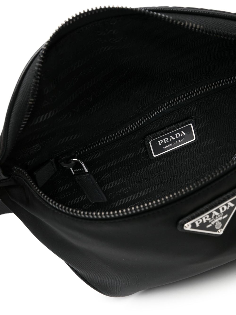 PRADA Black   Marsupio in Re-Nylon con logo smaltato